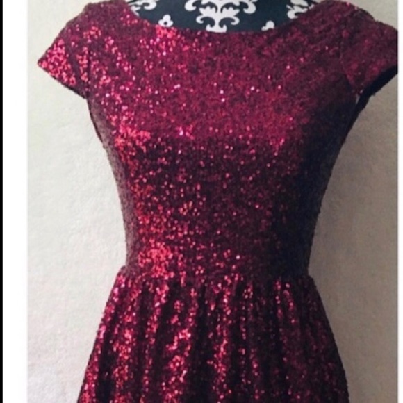 STUNNING DRESS - Picture 2 of 6